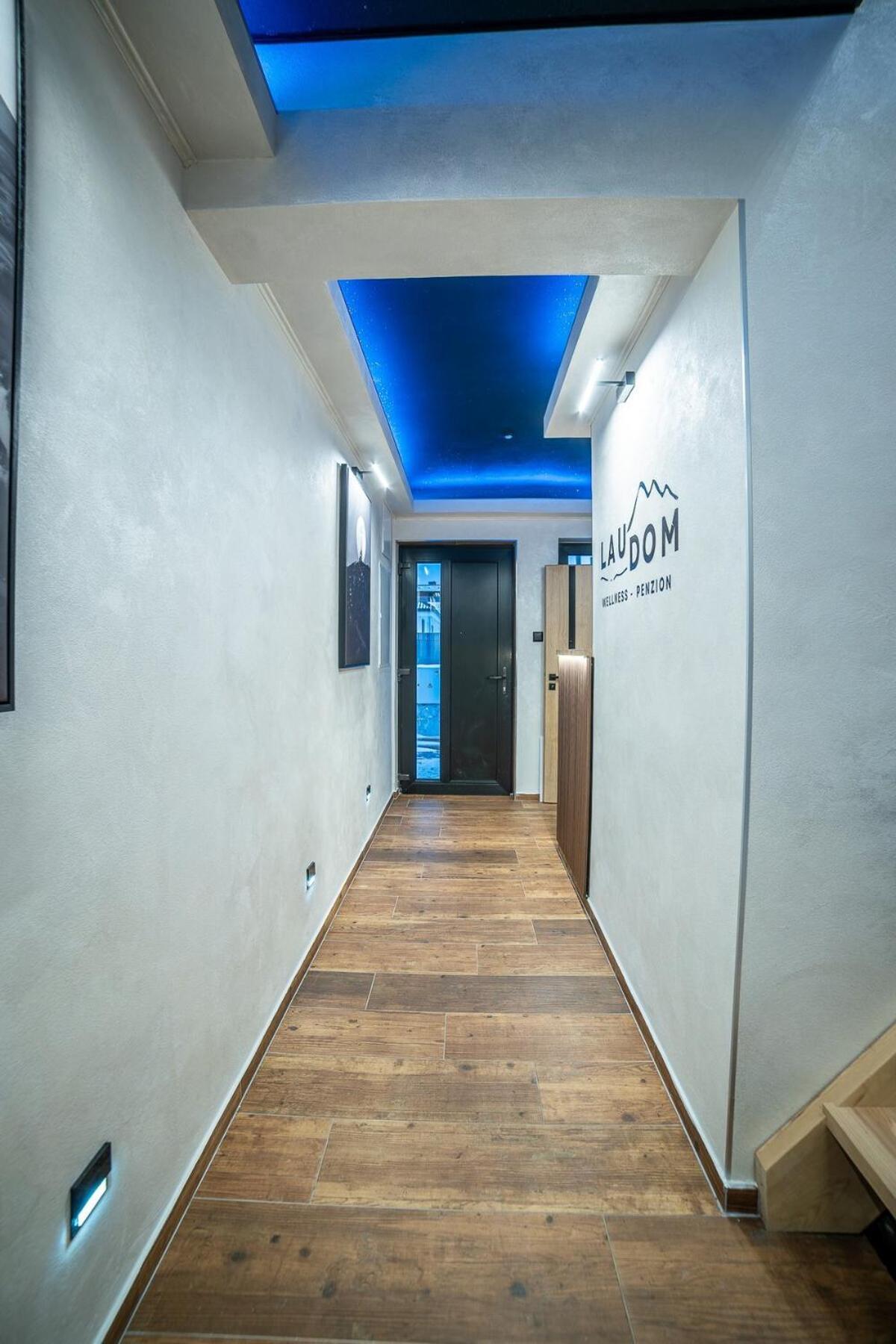 Apartment Wellness & Penzion, Laudom
